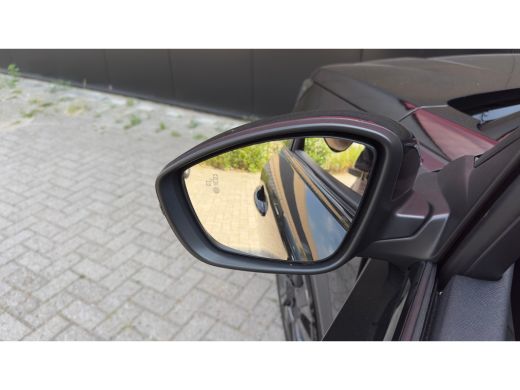 Peugeot e-2008 EV GT Pack 50 kWh | Panorama Dak | Stoelverwarming Voor | Adaptieve Cruise Control | Achteruitrij... ActivLease financial lease