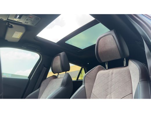 Peugeot e-2008 EV GT Pack 50 kWh | Panorama Dak | Stoelverwarming Voor | Adaptieve Cruise Control | Achteruitrij... ActivLease financial lease