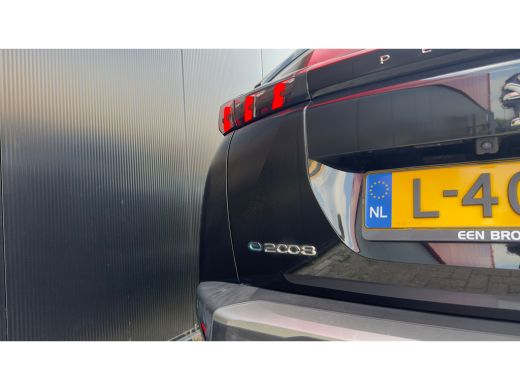 Peugeot e-2008 EV GT Pack 50 kWh | Panorama Dak | Stoelverwarming Voor | Adaptieve Cruise Control | Achteruitrij... ActivLease financial lease