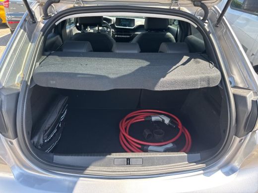 Peugeot e-208 EV Allure Pack 50 kWh | Achteruitrijcamera | Climate Control | Navigatie | Apple Carplay & Androi... ActivLease financial lease