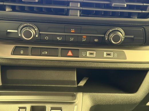 Peugeot Expert Standaard - Elektrisch, (2026) | 16" stalen velgen | Elektrisch bedienbare en verwarmbare buitens... ActivLease financial lease