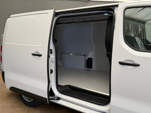 Peugeot Expert Standaard - Elektrisch, (2026) | 16" stalen velgen | Elektrisch bedienbare en verwarmbare buitens... ActivLease financial lease