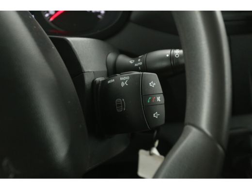 Renault Master T33 2.3 dCi L2H2 | Airco | Cruise | Camera | 3 Zits | Navi | Parkeersens. ActivLease financial lease