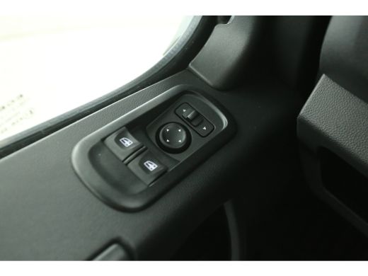 Renault Master T33 2.3 dCi L2H2 | Airco | Cruise | Camera | 3 Zits | Navi | Parkeersens. ActivLease financial lease