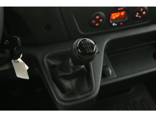 Renault Master T33 2.3 dCi L2H2 | Airco | Cruise | Camera | 3 Zits | Navi | Parkeersens. ActivLease financial lease