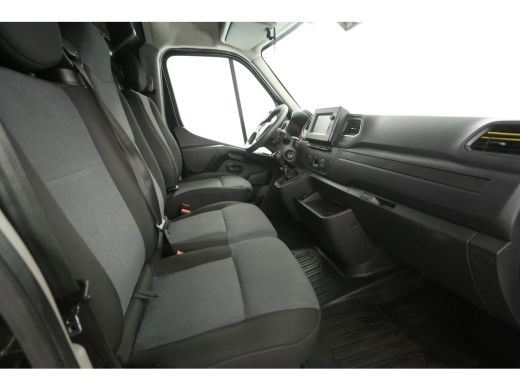 Renault Master T33 2.3 dCi L2H2 | Airco | Cruise | Camera | 3 Zits | Navi | Parkeersens. ActivLease financial lease