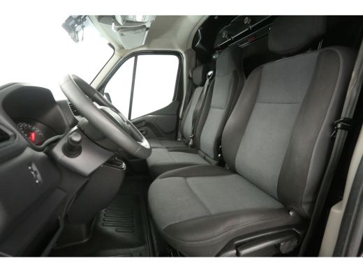 Renault Master T33 2.3 dCi L2H2 | Airco | Cruise | Camera | 3 Zits | Navi | Parkeersens. ActivLease financial lease