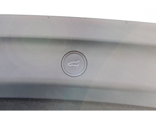 Tesla Model Y Long Range AWD 75 kWh SOh 91% PANO LEER LED 95000KM!!! ActivLease financial lease
