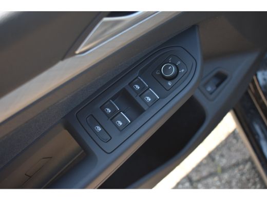 Volkswagen Golf 1.5 eHybrid 204PK DSG-6 Life Edition | PANORAMADAK | NAVI BY APP | CAMERA | 18 INCH | ADAPT. CRUI... ActivLease financial lease