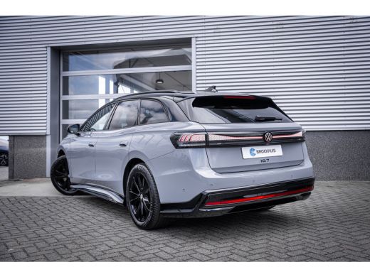 Volkswagen ID.7 Limited Edition Plus | 360 graden camera (Area View) | Achterklep, elektrisch, met sensorgestuurd... ActivLease financial lease