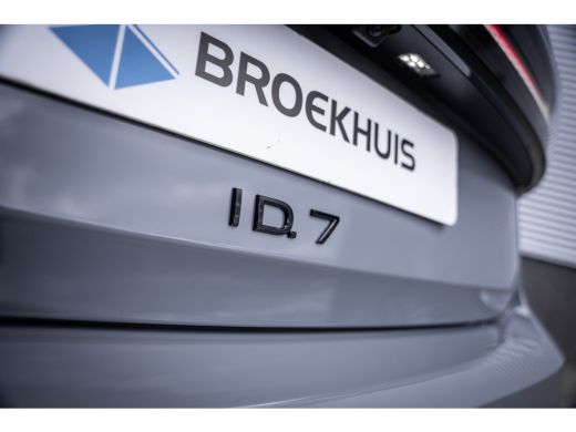 Volkswagen ID.7 Limited Edition Plus | 360 graden camera (Area View) | Achterklep, elektrisch, met sensorgestuurd... ActivLease financial lease