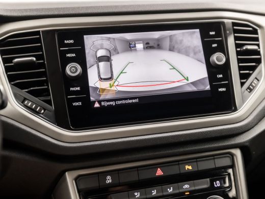 Volkswagen T-Roc 1.0 TSI Sport (APPLE CARPLAY, GROOT NAVI, CAMERA, CLIMATE, SPORTSTOELEN, GETINT GLAS, ELEK ACHTER... ActivLease financial lease