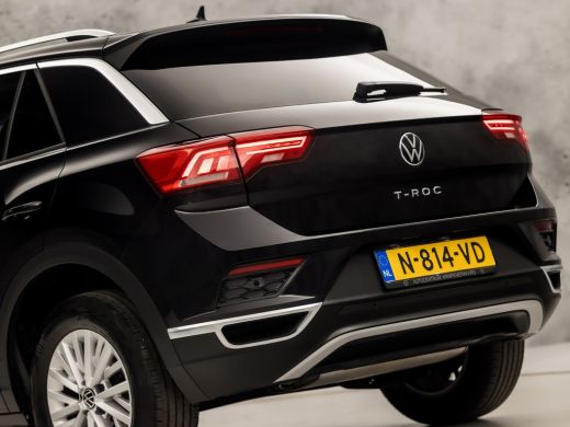 Volkswagen T-Roc 1.0 TSI Sport (APPLE CARPLAY, GROOT NAVI, CAMERA, CLIMATE, SPORTSTOELEN, GETINT GLAS, ELEK ACHTER... ActivLease financial lease