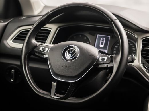Volkswagen T-Roc 1.0 TSI Sport (APPLE CARPLAY, GROOT NAVI, CAMERA, CLIMATE, SPORTSTOELEN, GETINT GLAS, ELEK ACHTER... ActivLease financial lease