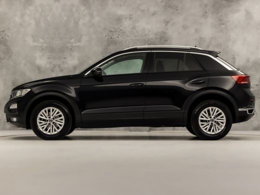 Volkswagen T-Roc 1.0 TSI Sport (APPLE CARPLAY, GROOT NAVI, CAMERA, CLIMATE, SPORTSTOELEN, GETINT GLAS, ELEK ACHTER... ActivLease financial lease