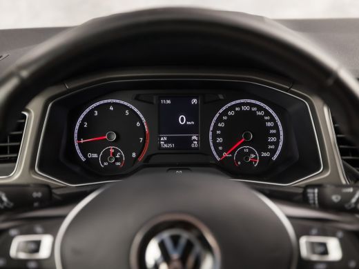 Volkswagen T-Roc 1.0 TSI Sport (APPLE CARPLAY, GROOT NAVI, CAMERA, CLIMATE, SPORTSTOELEN, GETINT GLAS, ELEK ACHTER... ActivLease financial lease