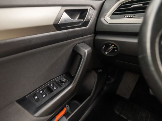Volkswagen T-Roc 1.0 TSI Sport (APPLE CARPLAY, GROOT NAVI, CAMERA, CLIMATE, SPORTSTOELEN, GETINT GLAS, ELEK ACHTER... ActivLease financial lease