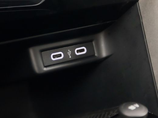Volkswagen T-Roc 1.0 TSI Sport (APPLE CARPLAY, GROOT NAVI, CAMERA, CLIMATE, SPORTSTOELEN, GETINT GLAS, ELEK ACHTER... ActivLease financial lease