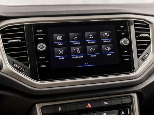 Volkswagen T-Roc 1.0 TSI Sport (APPLE CARPLAY, GROOT NAVI, CAMERA, CLIMATE, SPORTSTOELEN, GETINT GLAS, ELEK ACHTER... ActivLease financial lease