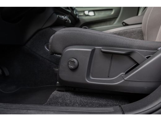 Volvo  EX40 Single Motor 70kWh Core Business | 19" | Trekhaak | Harman Kardon | Adaptieve Cruise | BLIS | Par... ActivLease financial lease