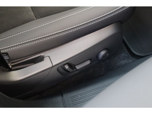 Volvo  EX40 Extended Range 252PK Ultra Europa 82 kWh | Achterbank verwarmd | Apple Carplay/Android Auto|telef... ActivLease financial lease