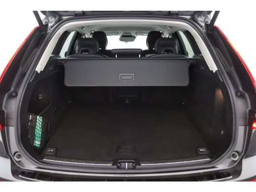 Volvo  XC60 2.0 B5 Momentum Pro | Trekhaak | Lederen Stoelen | Camera | Black Pack | Adaptieve LED Koplamp | ActivLease financial lease
