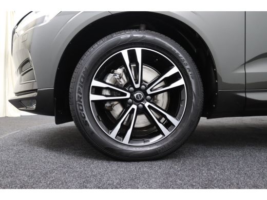 Volvo  XC60 2.0 B5 Momentum Pro | Trekhaak | Lederen Stoelen | Camera | Black Pack | Adaptieve LED Koplamp | ActivLease financial lease
