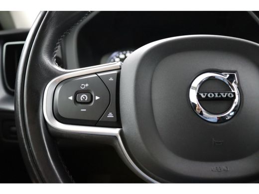 Volvo  XC60 2.0 B5 Momentum Pro | Trekhaak | Lederen Stoelen | Camera | Black Pack | Adaptieve LED Koplamp | ActivLease financial lease