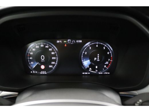 Volvo  XC60 2.0 B5 Momentum Pro | Trekhaak | Lederen Stoelen | Camera | Black Pack | Adaptieve LED Koplamp | ActivLease financial lease