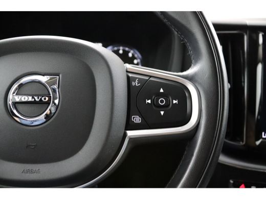 Volvo  XC60 2.0 B5 Momentum Pro | Trekhaak | Lederen Stoelen | Camera | Black Pack | Adaptieve LED Koplamp | ActivLease financial lease