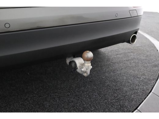 Volvo  XC60 2.0 B5 Momentum Pro | Trekhaak | Lederen Stoelen | Camera | Black Pack | Adaptieve LED Koplamp | ActivLease financial lease