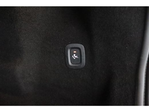 Volvo  XC60 2.0 B5 Momentum Pro | Trekhaak | Lederen Stoelen | Camera | Black Pack | Adaptieve LED Koplamp | ActivLease financial lease