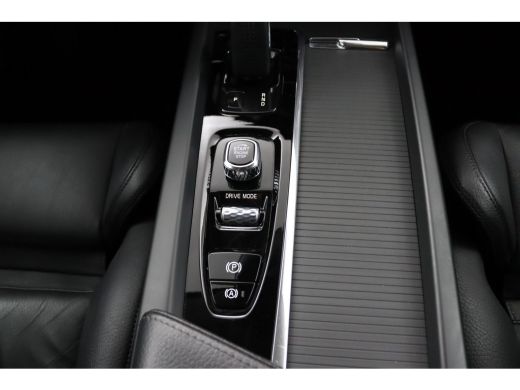 Volvo  XC60 2.0 B5 Momentum Pro | Trekhaak | Lederen Stoelen | Camera | Black Pack | Adaptieve LED Koplamp | ActivLease financial lease