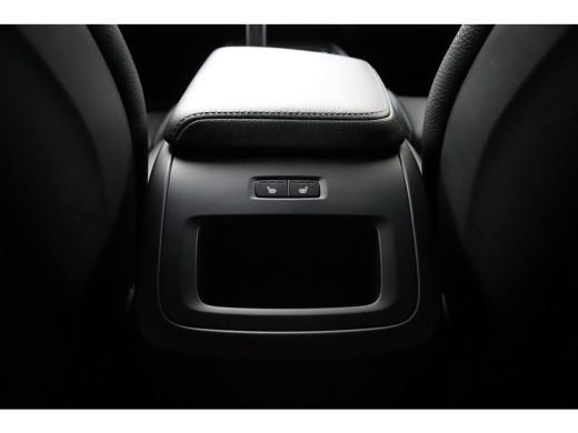 Volvo  XC60 2.0 B5 Momentum Pro | Trekhaak | Lederen Stoelen | Camera | Black Pack | Adaptieve LED Koplamp | ActivLease financial lease