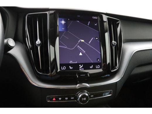 Volvo  XC60 2.0 B5 Momentum Pro | Trekhaak | Lederen Stoelen | Camera | Black Pack | Adaptieve LED Koplamp | ActivLease financial lease