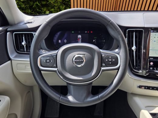 Volvo  XC60 2.0 T6 Plug-in hybrid AWD Core Bright | Trekhaak | Panoramadak | Pilot Assist | Stoelverwarming ActivLease financial lease