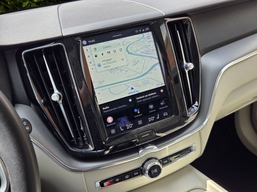 Volvo  XC60 2.0 T6 Plug-in hybrid AWD Core Bright | Trekhaak | Panoramadak | Pilot Assist | Stoelverwarming ActivLease financial lease