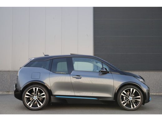 BMW i3 Executive 120Ah 42 kWh/Schuifdak/Adaptive/Carplay/Camera ActivLease financial lease