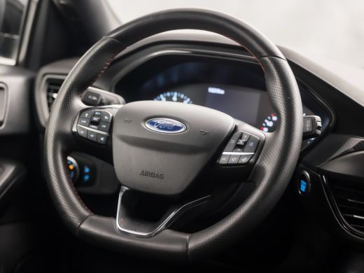 Ford Focus 1.0 EcoBoost Hybrid ST Line (APPLE CARPLAY, GROOT NAVI, STUUR/STOELVERWARMING, CAMERA, ADAPTIVE C... ActivLease financial lease
