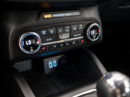 Ford Focus 1.0 EcoBoost Hybrid ST Line (APPLE CARPLAY, GROOT NAVI, STUUR/STOELVERWARMING, CAMERA, ADAPTIVE C... ActivLease financial lease