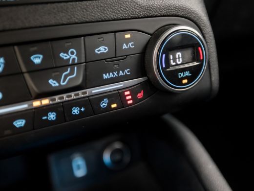 Ford Focus 1.0 EcoBoost Titanium (APPLE CARPLAY, GROOT NAVI, STUUR/STOELVERWARMING, KEYLESS, SPORTSTOELEN, G... ActivLease financial lease