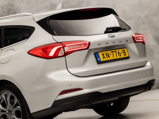 Ford Focus 1.0 EcoBoost Titanium (APPLE CARPLAY, GROOT NAVI, STUUR/STOELVERWARMING, KEYLESS, SPORTSTOELEN, G... ActivLease financial lease
