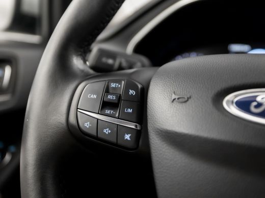 Ford Focus 1.0 EcoBoost Titanium (APPLE CARPLAY, GROOT NAVI, STUUR/STOELVERWARMING, KEYLESS, SPORTSTOELEN, G... ActivLease financial lease