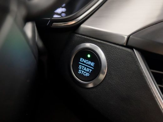 Ford Focus 1.0 EcoBoost Titanium (APPLE CARPLAY, GROOT NAVI, STUUR/STOELVERWARMING, KEYLESS, SPORTSTOELEN, G... ActivLease financial lease