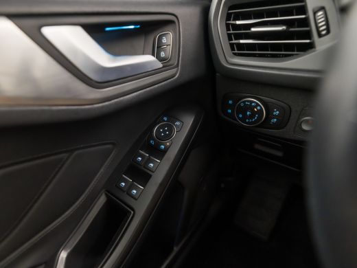 Ford Focus 1.0 EcoBoost Titanium (APPLE CARPLAY, GROOT NAVI, STUUR/STOELVERWARMING, KEYLESS, SPORTSTOELEN, G... ActivLease financial lease