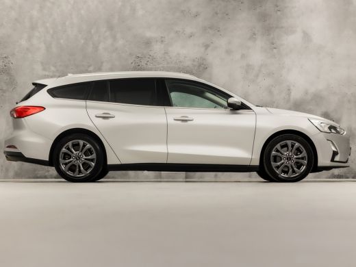 Ford Focus 1.0 EcoBoost Titanium (APPLE CARPLAY, GROOT NAVI, STUUR/STOELVERWARMING, KEYLESS, SPORTSTOELEN, G... ActivLease financial lease