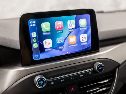 Ford Focus 1.0 EcoBoost Titanium (APPLE CARPLAY, GROOT NAVI, STUUR/STOELVERWARMING, KEYLESS, SPORTSTOELEN, G... ActivLease financial lease