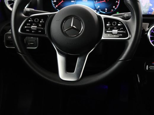 Mercedes-Benz A-Klasse 200 Business Solution Luxury | Trekhaak | Panoramadak | Leder | Memory | Sfeerverlichting | Full ... ActivLease financial lease