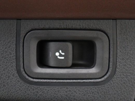 Mercedes-Benz A-Klasse 200 Business Solution Luxury | Trekhaak | Panoramadak | Leder | Memory | Sfeerverlichting | Full ... ActivLease financial lease