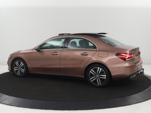 Mercedes-Benz A-Klasse 200 Business Solution Luxury | Trekhaak | Panoramadak | Leder | Memory | Sfeerverlichting | Full ... ActivLease financial lease